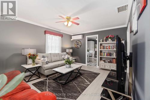 20 Roosevelt Drive, Smiths Falls, ON - Indoor Photo Showing Living Room