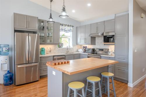 6865 Mountainview Drive, Oliver, BC - Indoor Photo Showing Kitchen With Upgraded Kitchen