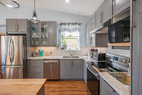 6865 Mountainview Drive, Oliver, BC - Indoor Photo Showing Kitchen With Upgraded Kitchen