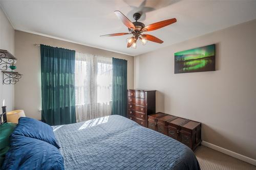 6865 Mountainview Drive, Oliver, BC - Indoor Photo Showing Bedroom
