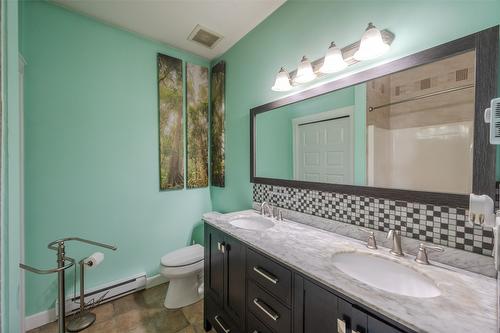 6865 Mountainview Drive, Oliver, BC - Indoor Photo Showing Bathroom