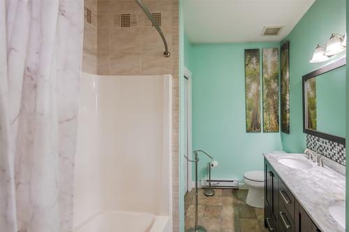 6865 Mountainview Drive, Oliver, BC - Indoor Photo Showing Bathroom
