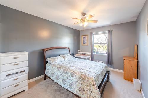 6865 Mountainview Drive, Oliver, BC - Indoor Photo Showing Bedroom