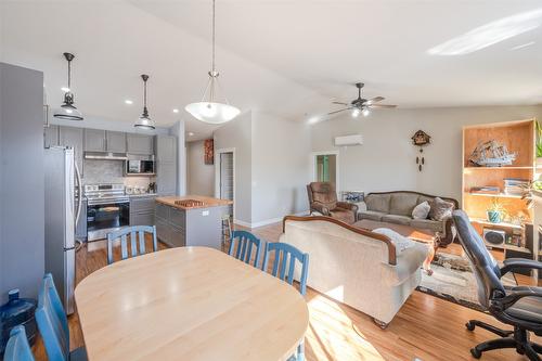 6865 Mountainview Drive, Oliver, BC - Indoor