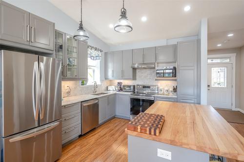 6865 Mountainview Drive, Oliver, BC - Indoor Photo Showing Kitchen With Upgraded Kitchen