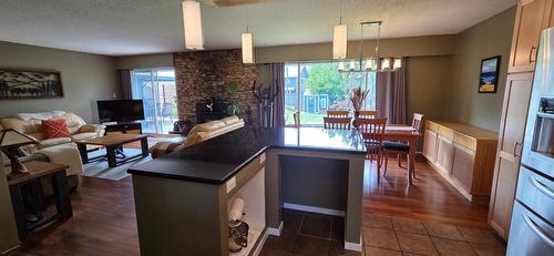 64 100Th Avenue, Kimberley, BC - Indoor Photo Showing Living Room With Fireplace