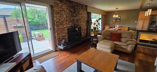 64 100Th Avenue, Kimberley, BC - Indoor Photo Showing Living Room With Fireplace
