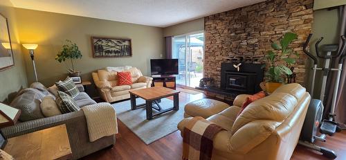 64 100Th Avenue, Kimberley, BC - Indoor Photo Showing Living Room With Fireplace