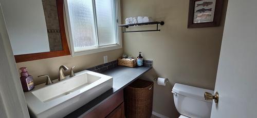 64 100Th Avenue, Kimberley, BC - Indoor Photo Showing Bathroom
