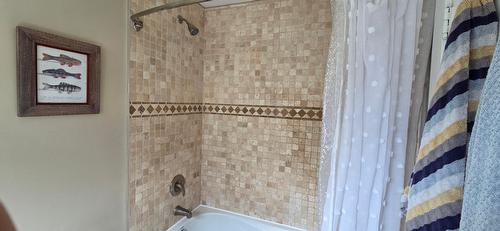 64 100Th Avenue, Kimberley, BC - Indoor Photo Showing Bathroom