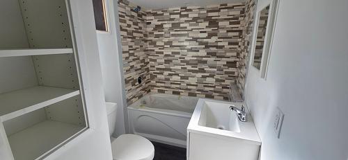 64 100Th Avenue, Kimberley, BC - Indoor Photo Showing Laundry Room