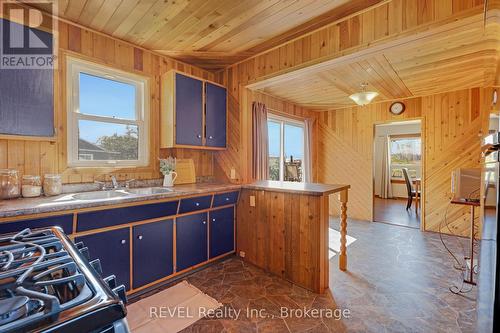 239 Becken Crescent, Welland (Cooks Mills), ON - Indoor Photo Showing Kitchen With Double Sink