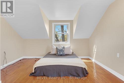 239 Becken Crescent, Welland (Cooks Mills), ON - Indoor Photo Showing Bedroom