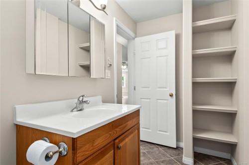 228 Maryland Rd, Campbell River, BC 