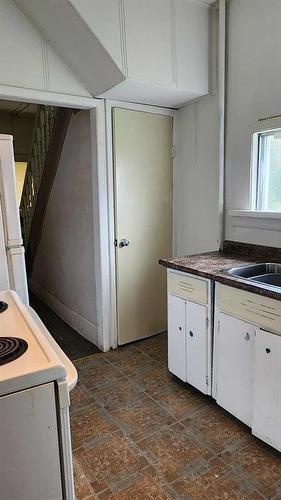 70 Second Avenue, Benito, MB - Indoor Photo Showing Kitchen With Double Sink