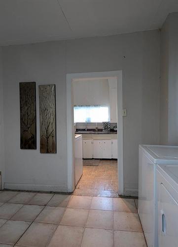 70 Second Avenue, Benito, MB - Indoor Photo Showing Laundry Room