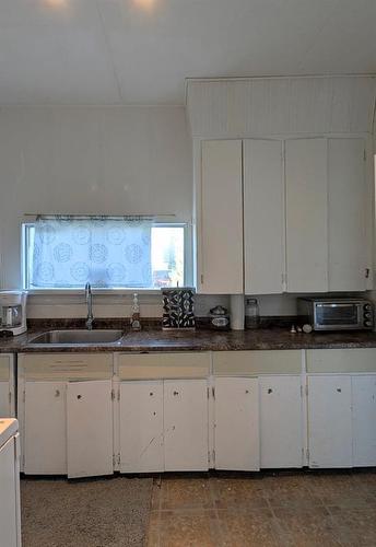 70 Second Avenue, Benito, MB - Indoor Photo Showing Kitchen With Double Sink