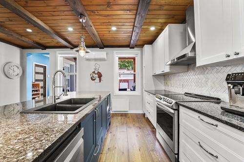 Cuisine - 244 Rue Ste-Marie, Terrebonne (Terrebonne), QC - Indoor Photo Showing Kitchen With Double Sink With Upgraded Kitchen