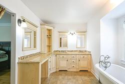 Salle de bains attenante à la CCP - 