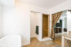 Salle de bains attenante à la CCP - 