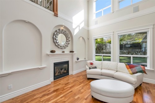 4668 Cordova Bay Rd, Saanich, BC 