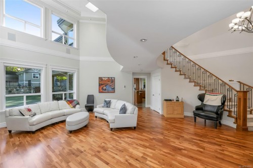 4668 Cordova Bay Rd, Saanich, BC 