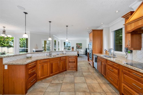 4668 Cordova Bay Rd, Saanich, BC 