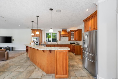 4668 Cordova Bay Rd, Saanich, BC 