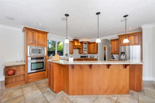 4668 Cordova Bay Rd, Saanich, BC 