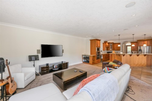 4668 Cordova Bay Rd, Saanich, BC 