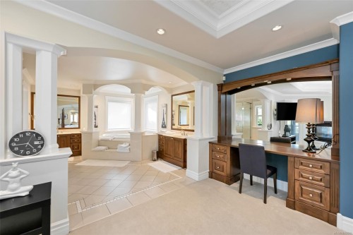 4668 Cordova Bay Rd, Saanich, BC 