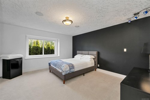 4668 Cordova Bay Rd, Saanich, BC 