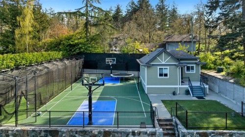 4668 Cordova Bay Rd, Saanich, BC 