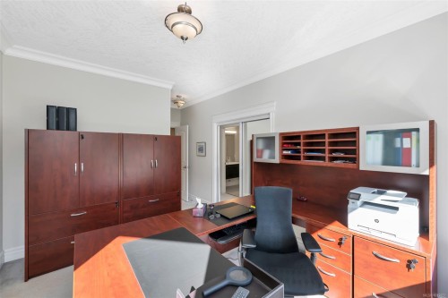 4668 Cordova Bay Rd, Saanich, BC 