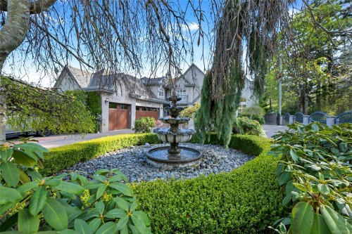 4668 Cordova Bay Rd, Saanich, BC 