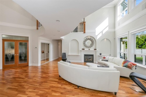 4668 Cordova Bay Rd, Saanich, BC 