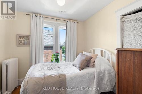 55 Balsam Avenue S, Hamilton, ON - Indoor Photo Showing Bedroom