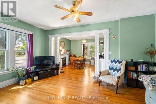 unit 4 family - 55 Balsam Avenue S, Hamilton, ON - Indoor Photo Showing Living Room
