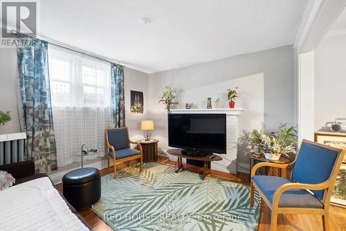 unit 1 - 55 Balsam Avenue S, Hamilton, ON - Indoor Photo Showing Living Room