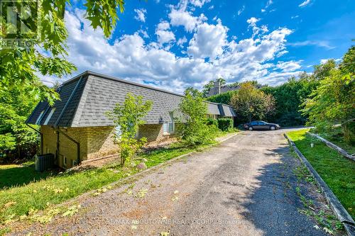 1310 Beaufort Drive, Burlington, ON - Outdoor