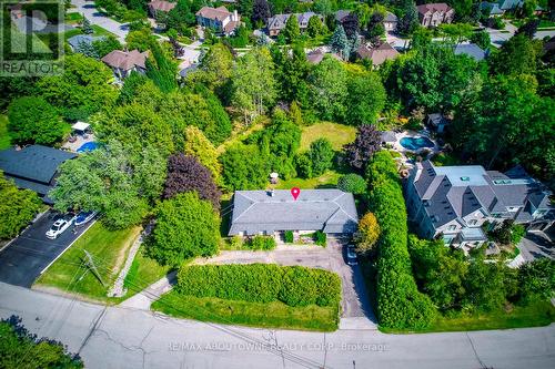 1310 Beaufort Drive, Burlington, ON - Outdoor