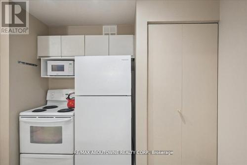921 - 1450 Glen Abbey Gate, Oakville, ON - Indoor Photo Showing Kitchen