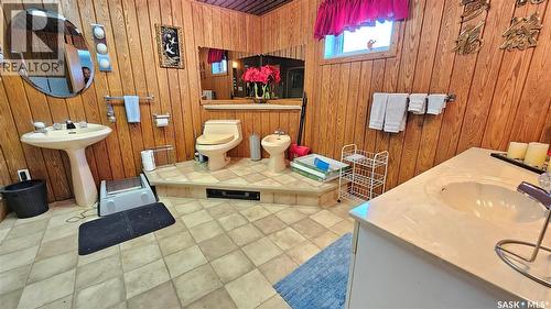 2.5 Km South Of Cabri, Cabri, SK - Indoor Photo Showing Bathroom