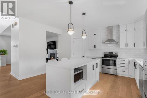 1144 Avignon Street, Russell, ON - Indoor Photo Showing Kitchen With Upgraded Kitchen