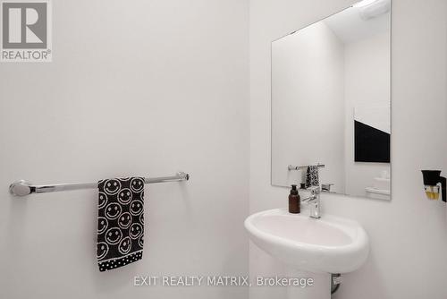 1144 Avignon Street, Russell, ON - Indoor Photo Showing Bathroom
