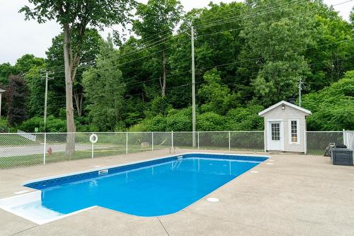 Pool - 10-4501 Boul. Dagenais O., Laval (Fabreville), QC 
