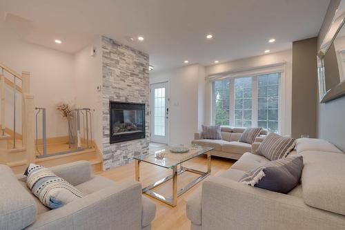 Salon - 10-4501 Boul. Dagenais O., Laval (Fabreville), QC 