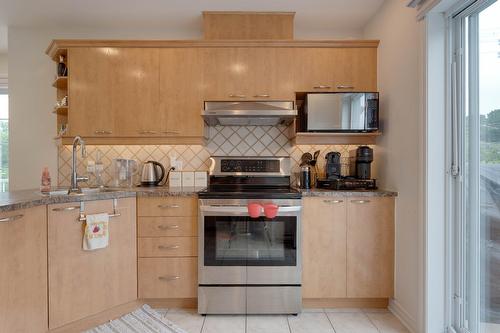 Kitchen - 10-4501 Boul. Dagenais O., Laval (Fabreville), QC 