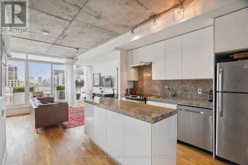911 - 75 Portland Street, Toronto, ON - Indoor Photo Showing Kitchen