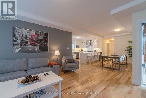 59 Douglas Avenue, Ottawa, ON - Indoor Photo Showing Living Room